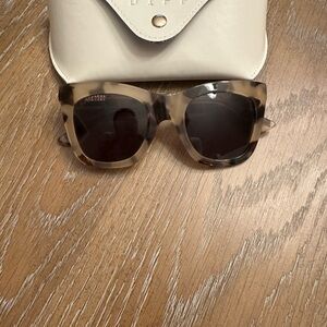 Diff Eyewear Tortoiseshell Beige Gray Square Sunglasses